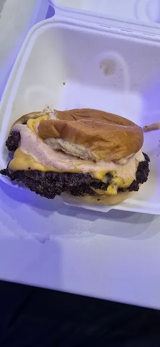 Bun & Beyond Smashburgers Picture 5