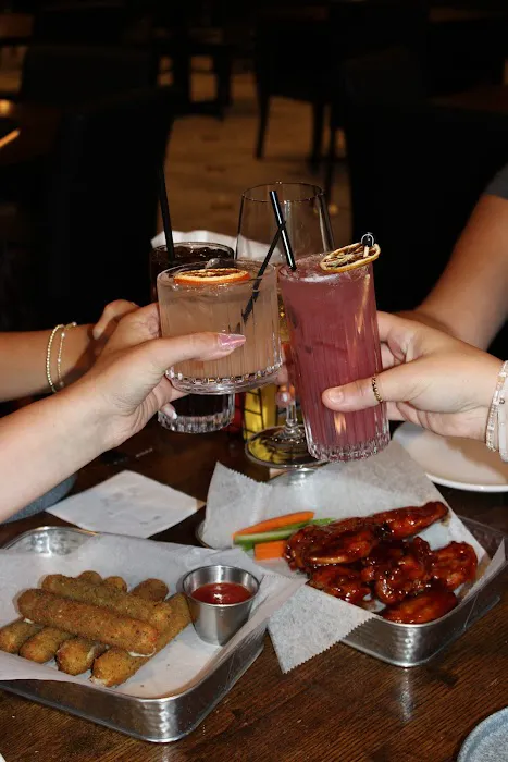 Cherries Sports Bar and Grill Picture 8