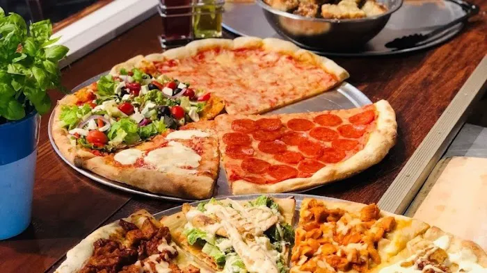 Mama Mia’s Pizzeria Restaurant Deli Picture 2