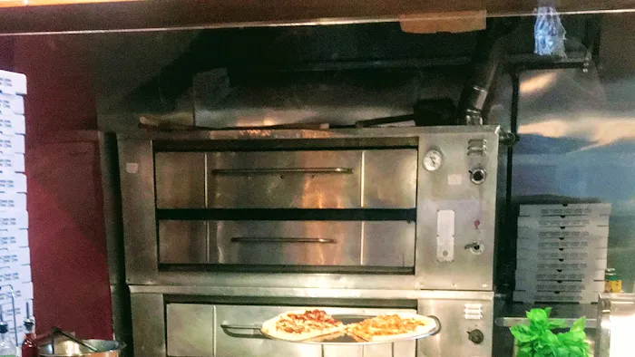 Mama Mia’s Pizzeria Restaurant Deli Picture 4