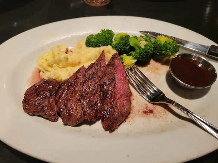 Mack's American Bar & Grill Picture 10