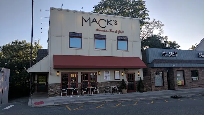 Mack's American Bar & Grill Picture 1