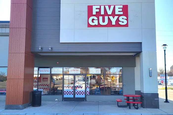 Five Guys Picture 5