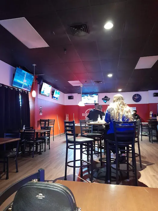 Sidelines Bar & Grill Picture 9