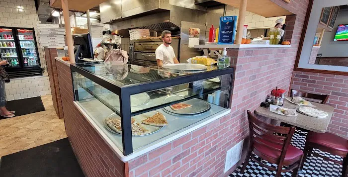 Greenwich Pizzeria Picture 6