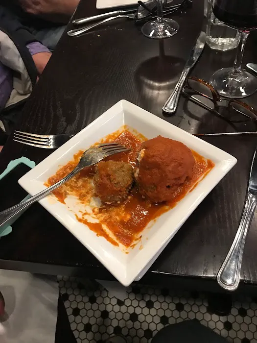 Julian's Pizza Kitchen & Bar Picture 2