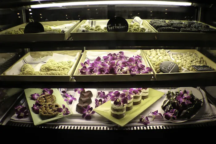 Exit 4 Food Hall Picture 4