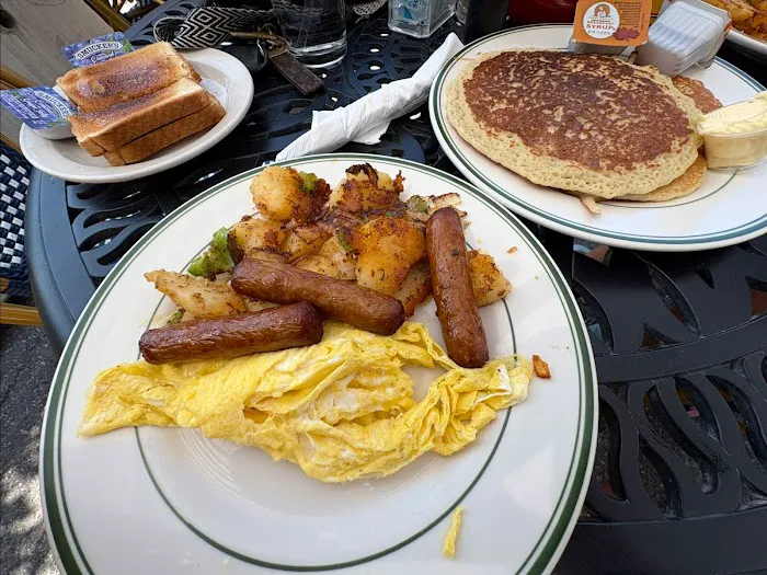 Putnam Restaurant Picture 4