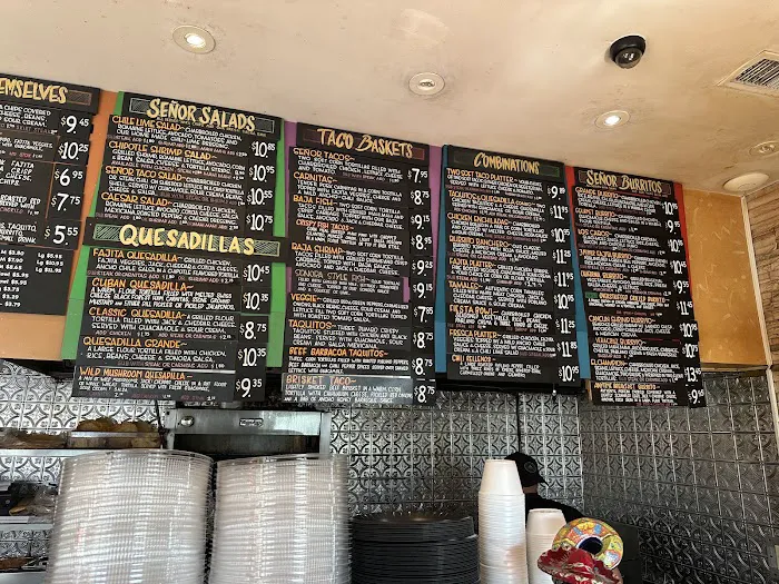 Señor Salsa Picture 6