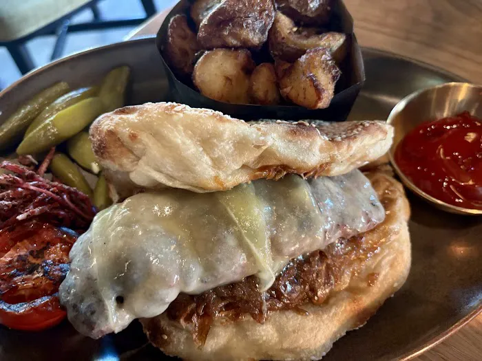 Esh Modern Mediterranean Picture 2