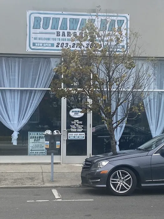 Runaway Bay Bar and Grill Picture 3