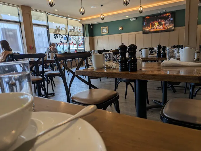 Me & You Restaurant Picture 4