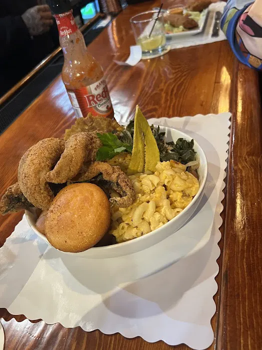 K&P Lounge Picture 3