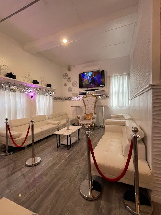 K&P Lounge Picture 10