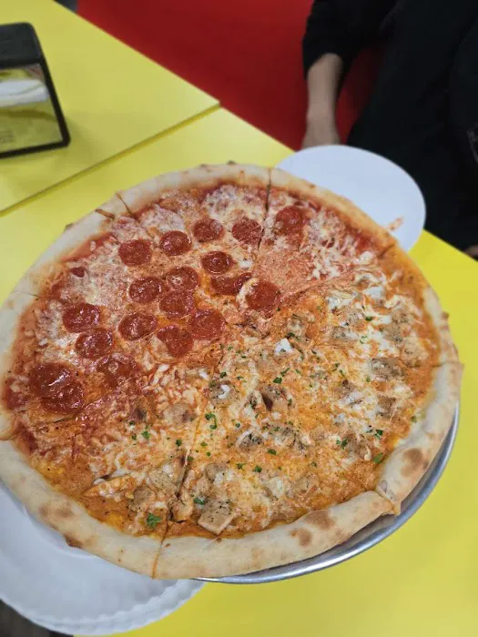 Queen Pizza II Picture 2