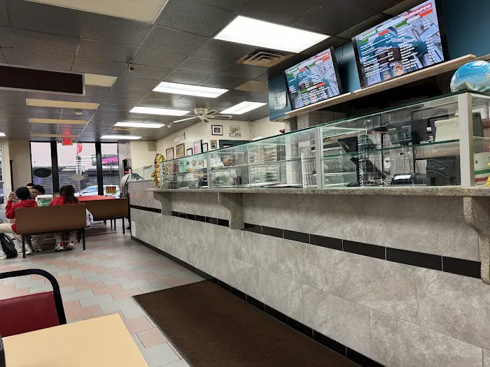 Queen Pizza II Picture 5