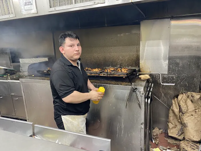 Elm Street Barbecue Picture 9