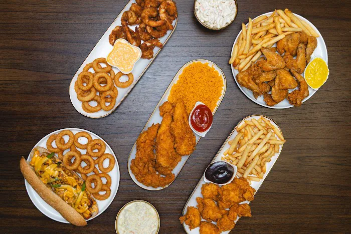 GOLDEN WİNGS FISH AND CHICKEN BROAD ST Picture 6