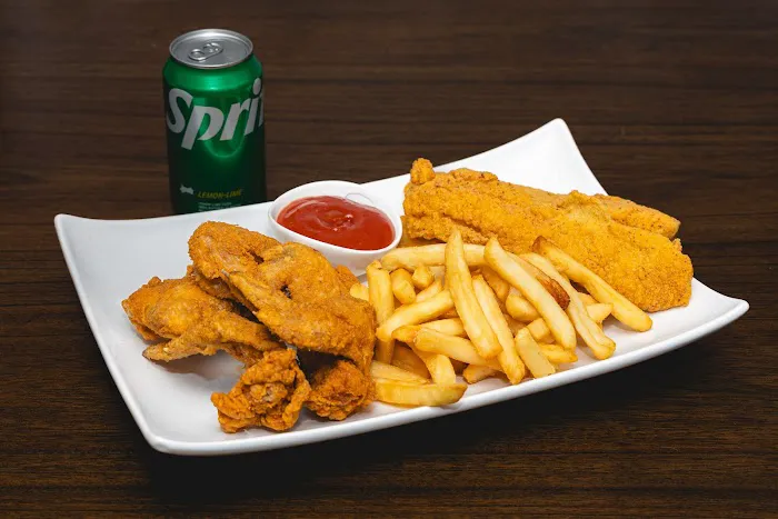 GOLDEN WİNGS FISH AND CHICKEN BROAD ST Picture 3