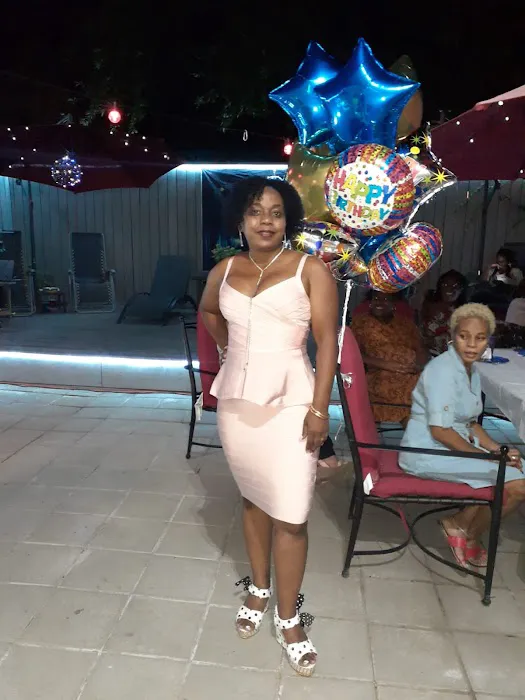 Cleo's kitchen Picture 4