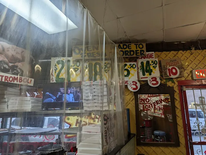 Nico's Halal Pizzeria & Fried Chicken Picture 8