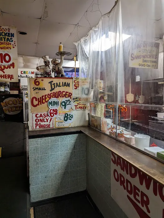 Nico's Halal Pizzeria & Fried Chicken Picture 9