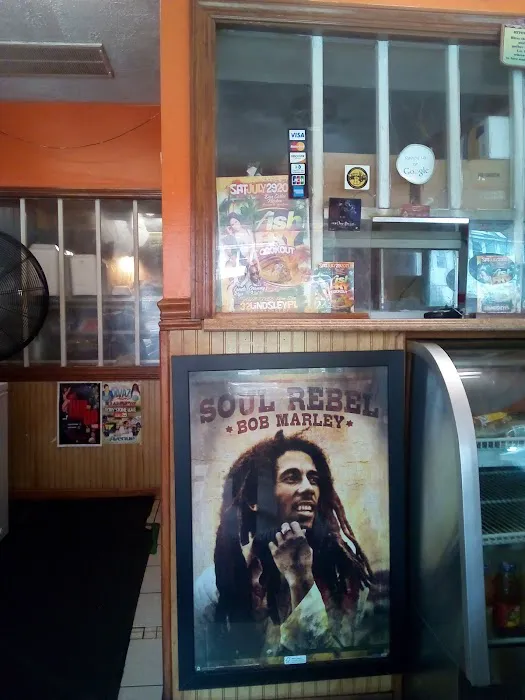 Carlos Kitchen Picture 3