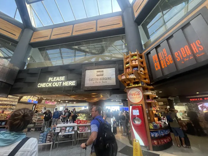 Tsukiji Fishroom Picture 2