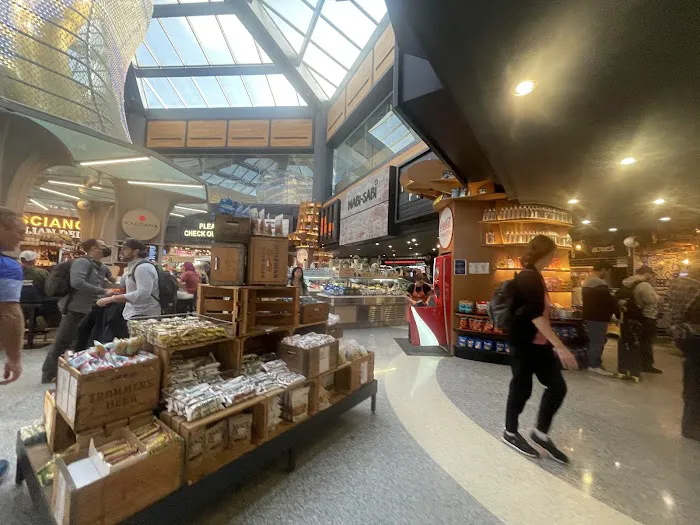 Tsukiji Fishroom Picture 1