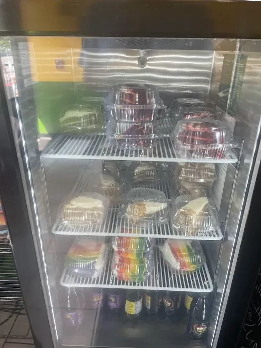 Island style jerk restaurant Picture 3