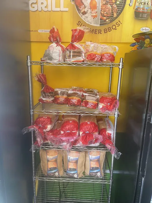 Island style jerk restaurant Picture 4