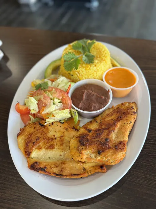 El Buen Sabor Deli Restaurant Picture 1