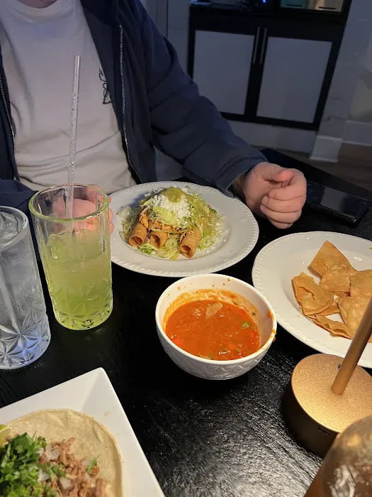 Apples Mexican Italian Restaurant and Bar Picture 6