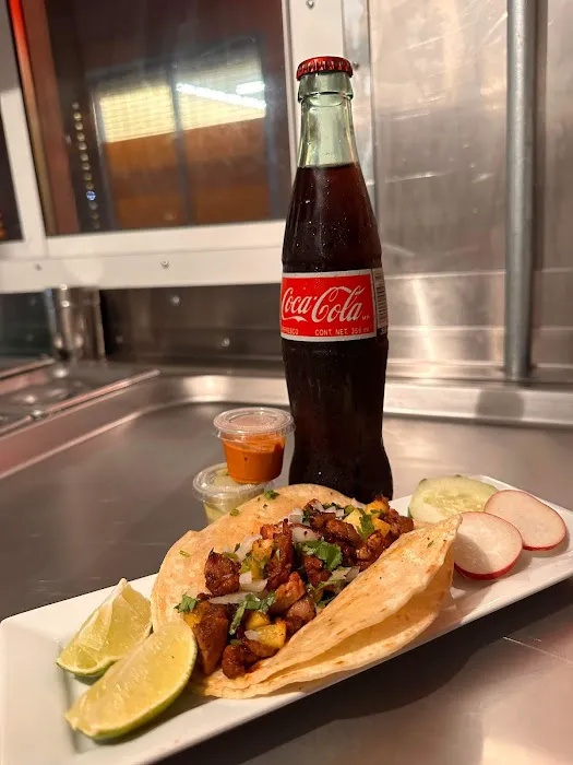 Tacos Mi Hogar Truck Picture 9