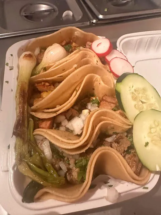 Tacos Mi Hogar Truck Picture 5