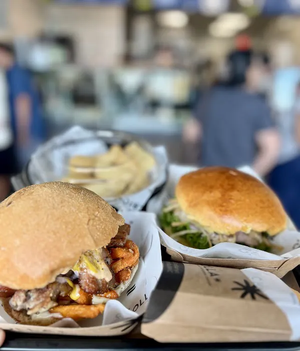 La Criolla - Peruvian Sandwich & Rotisserie Chicken Picture 2