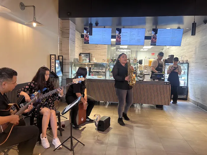 La Criolla - Peruvian Sandwich & Rotisserie Chicken Picture 1