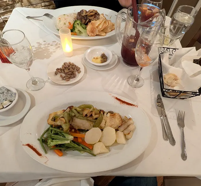 Chateau Madrid Restaurant & Bar Picture 4