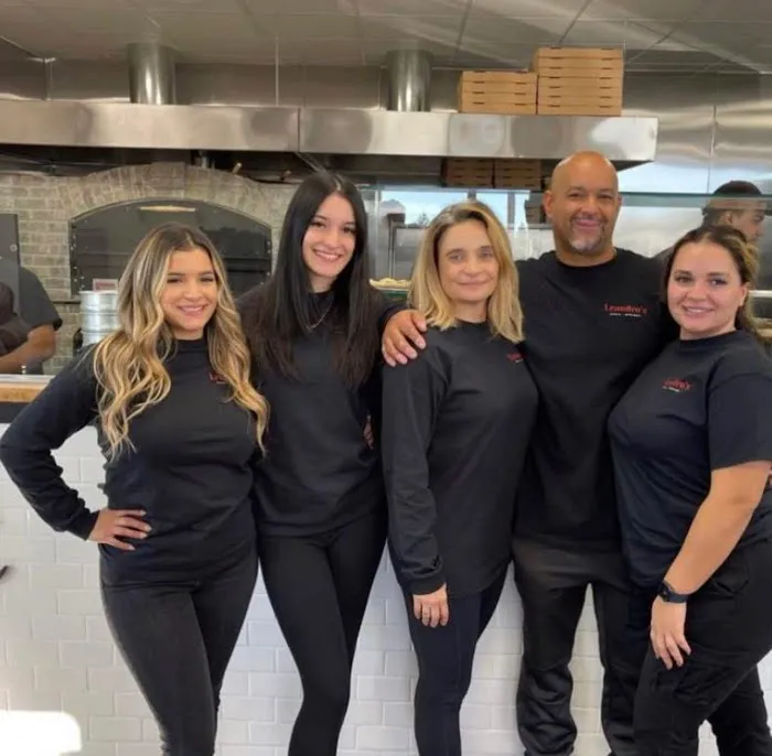 Leandro's Pizza + Kitchen Picture 8