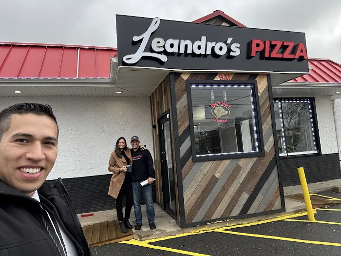 Leandro's Pizza + Kitchen Picture 2