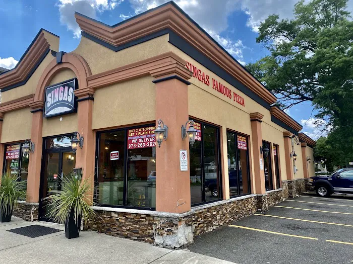 Singas Famous Pizza Picture 5