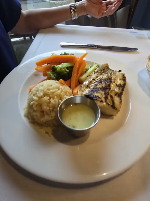 PF Seafood Market & Restaurant Picture 6