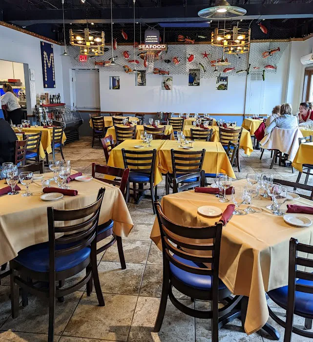 PF Seafood Market & Restaurant Picture 4