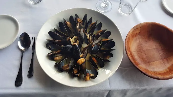 PF Seafood Market & Restaurant Picture 8