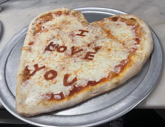 Sibora's Pizza and Mediterranean Grill (Lincoln Park) Picture 3