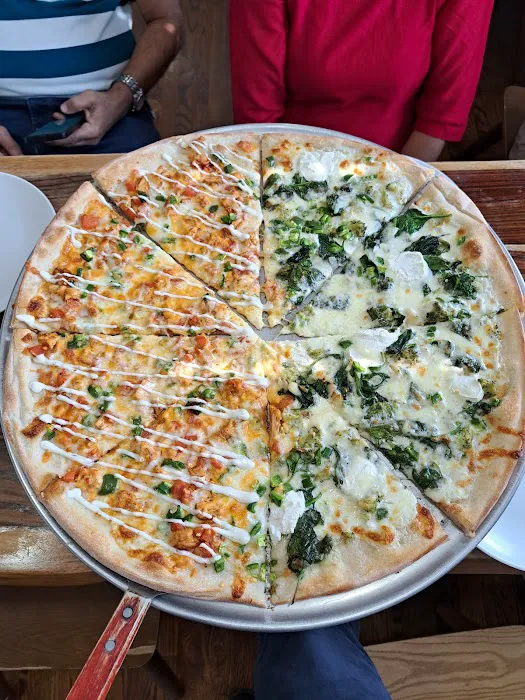 Sibora's Pizza and Mediterranean Grill (Lincoln Park) Picture 9