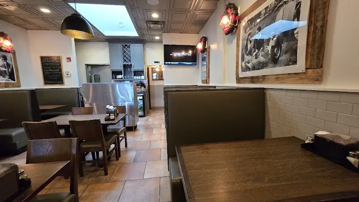 Gino's of Northport Picture 3