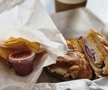 Batata Cafe & Grille