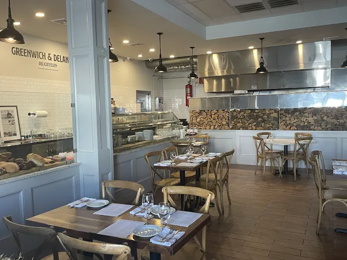 Greenwich & Delancey Picture 6