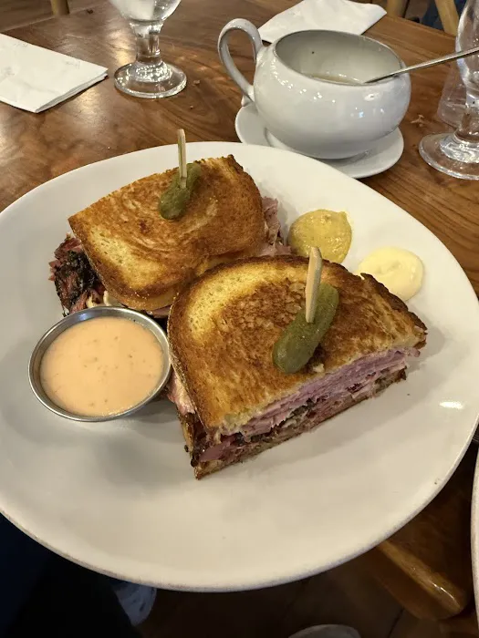 Greenwich & Delancey Picture 5